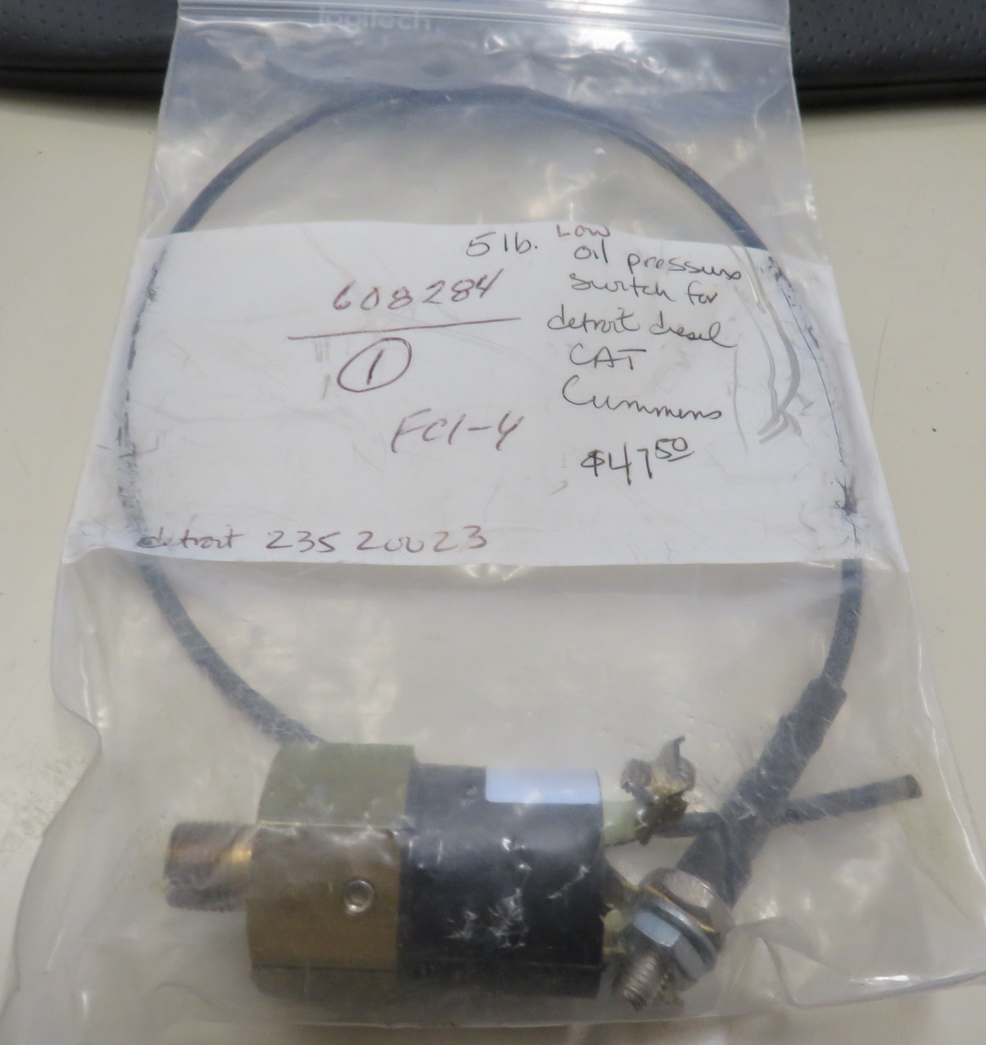 608284 FCI-4 5lb Low Oil Pressure Switch for Detroit Diesel 235 20023, Caterpillar, & Cummins 9/12/2024 THIS PART IS IN STOCK 9/12/2024