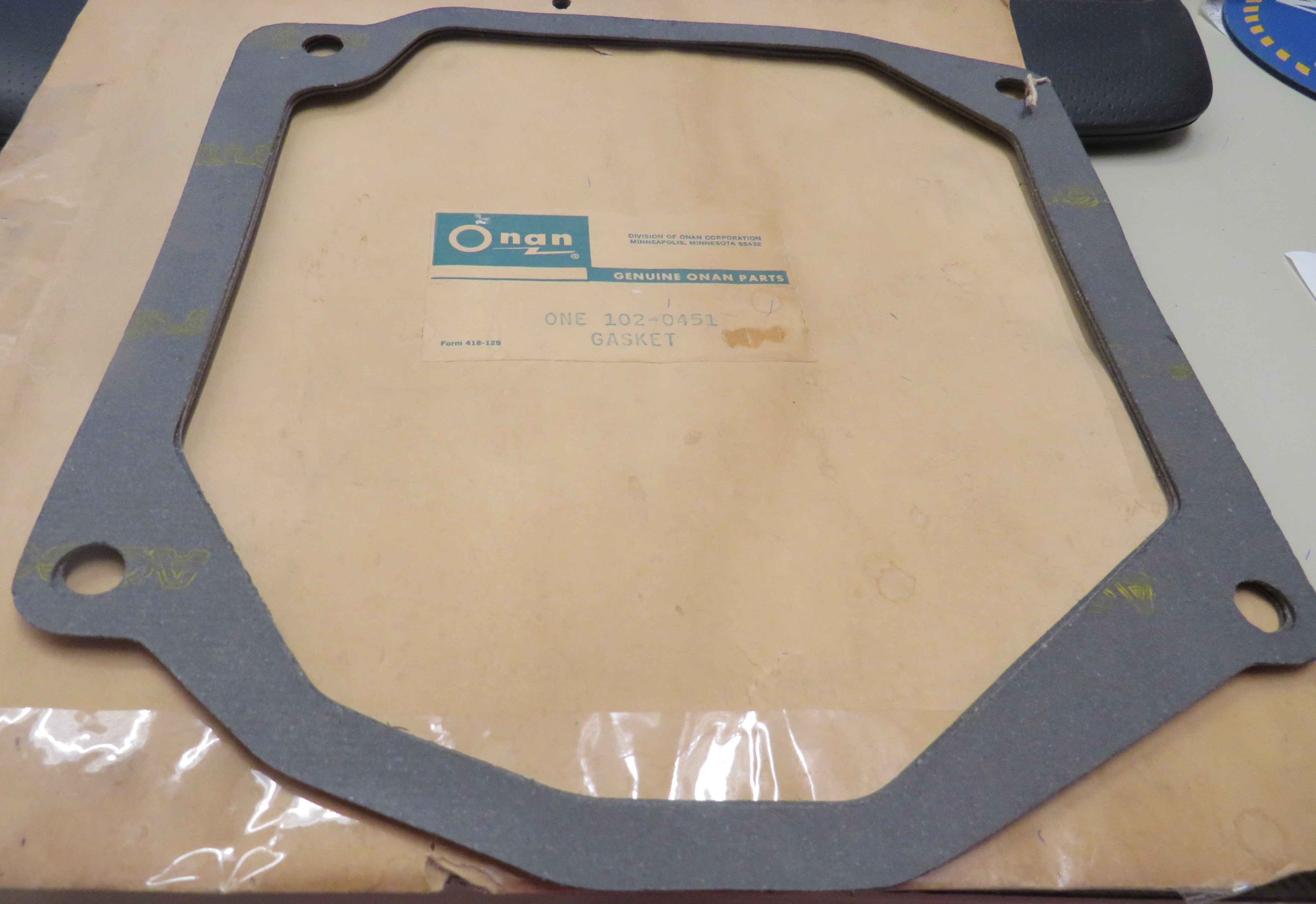 102-0451 Onan Gasket-Oil Base for MDJE (Spec A-AA) 8/8/2024 THIS PART IS IN STOCK 8/8/2024